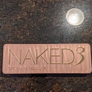 Naked 3 Eyeshadow Palate of 11